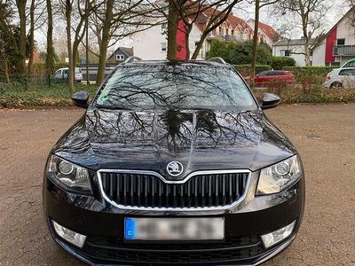 Schwarz Gebraucht 2015 Skoda Octavia Kombi | 12.700 € (Etwas zu teuer)