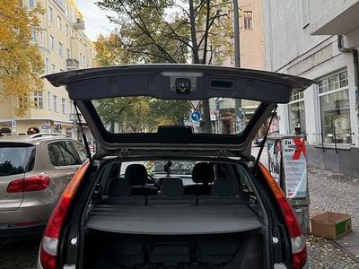 Nissan Almera Tino