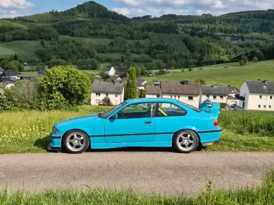 Używany BMW 325 M Sport 192 KM (141 kW) 1993 Niebieski Coupe