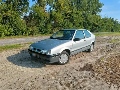 Gebraucht Renault R9 73 PS (53 kW) 1993 Silber Limousine