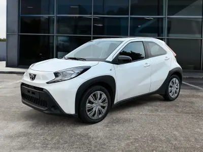 Usata Toyota Aygo X X-play 72 CV (52 kW) 2023 Bianco SUV
