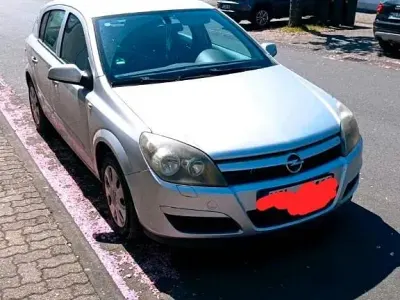 Używany Opel Astra 105 KM (77 kW) 2005 Szary Sedan/Limuzyna