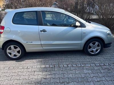 Gebraucht VW Fox 54 PS (39 kW) 2010 Grau Kleinwagen