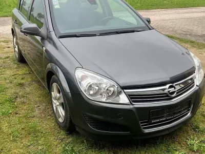 Gebraucht Opel Astra Edition 116 PS (85 kW) 2009 Grau Limousine