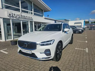 Gebraucht Volvo XC60 Core 257 PS (189 kW) 2025 Crystal white / metallic SUV