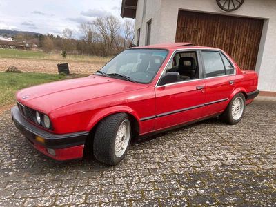 Gebraucht BMW 325 170 PS (125 kW) 1988 Rot Limousine