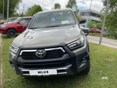 Neu Toyota HiLux 204 PS (150 kW) 2026 Tiefschwarz mica metallic Pickup