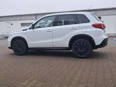 Weiß Gebraucht 2019 Suzuki Vitara Comfort SUV | 16.500 € (Etwas zu teuer)