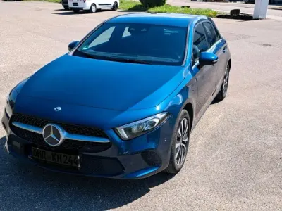 Gebraucht Mercedes A250 Progressive 163 PS (119 kW) 2020 Blau Kleinwagen