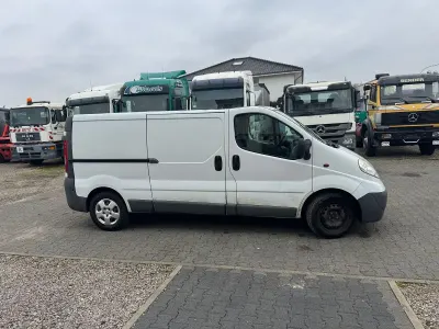 Gebraucht Opel Vivaro 114 PS (83 kW) 2013 Weiß Van / Kleinbus