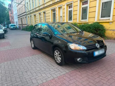 Gebraucht VW Golf VII 105 PS (77 kW) 2013 Schwarz Limousine