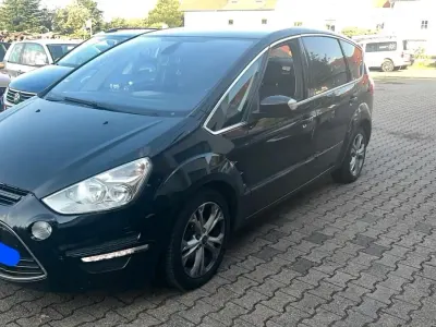 Gebraucht Ford S-MAX S 163 PS (119 kW) 2013 Schwarz Van / Kleinbus
