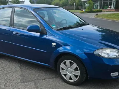 Usado Chevrolet Lacetti 109 HP (80 kW) 2007 Azul Sedan