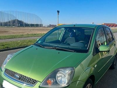 Gebraucht Ford Fiesta 90 PS (66 kW) 2007 Kleinwagen