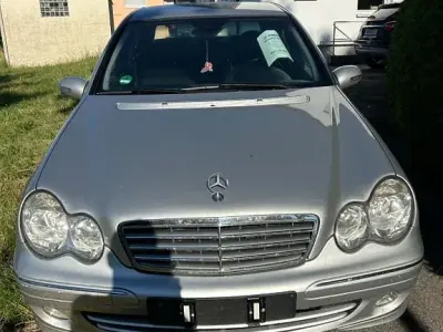 Gebraucht Mercedes C220 Classic 150 PS (110 kW) 2006 Silber Limousine