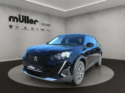 Gebraucht Peugeot e-2008 Active 100 kW (136 PS) 2022 Perla nera schwarz SUV
