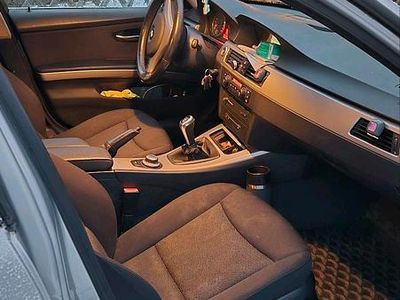 Silber Gebraucht 2005 BMW 320 Limousine | 3.999 €