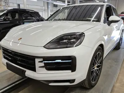 Usata Porsche Cayenne 470 CV (345 kW) 2024 Bianco SUV