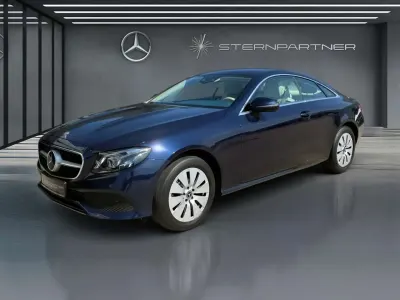 Gebraucht Mercedes E220 194 PS (142 kW) 2018 Blau Coupé