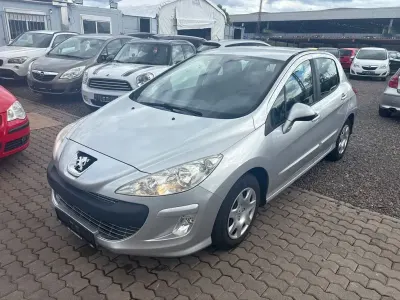 Gebraucht Peugeot 308 Tendance 111 PS (81 kW) 2010 Silber Limousine