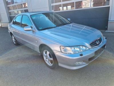 Second-hand Honda Accord ES 136 CP (100 kW) 2001 Argintiu Berlinǎ