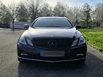 Gebraucht Mercedes E250 204 PS (150 kW) 2009 Schwarz Coupé