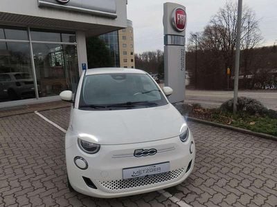 Gebraucht Fiat 500e Basis 86 kW (118 PS) 2023 Arktis weiß Kleinwagen