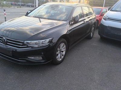 Usata VW Passat 150 CV (110 kW) 2022 Marrone Station wagon