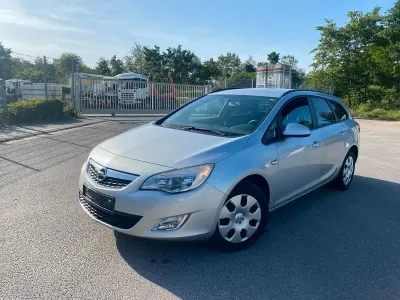 Gebraucht Opel Astra 140 PS (102 kW) 2011 Silber Kombi