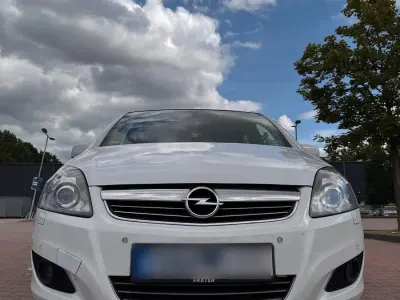 Gebraucht Opel Zafira 2012 Weiß Van / Kleinbus