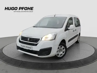 Gebraucht Peugeot TePee Active 120 PS (88 kW) 2015 Ewp lack weiss banquise Kombi