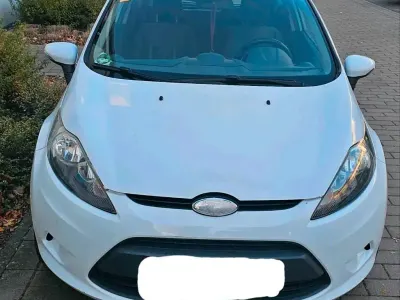 Gebraucht Ford Fiesta 60 PS (44 kW) 2009 Weiß Kleinwagen