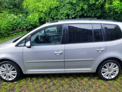 Gebraucht VW Touran Comfortline 105 PS (77 kW) 2011 Silber Van / Kleinbus