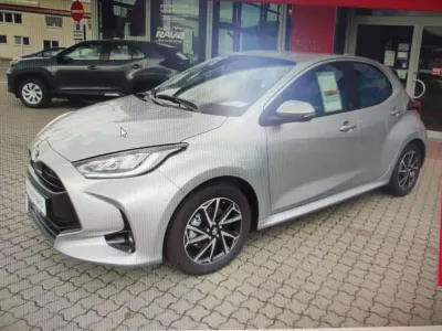 Neu Toyota Yaris Hybrid Comfort 116 PS (85 kW) 2026 Shimmering silber metallic Kleinwagen