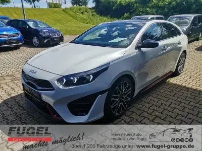 Gebraucht Kia ProCeed GT 204 PS (150 kW) 2023 Deluxeweiss met. Kombi