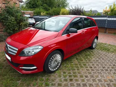 Gebraucht Mercedes B200 156 PS (114 kW) 2014 Rot Kleinwagen