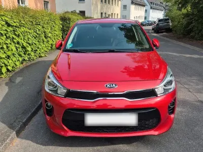 Używany Kia Rio DREAM-TEAM Edition 84 KM (61 kW) 2019 Czerwony Sedan/Limuzyna