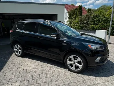 Gebraucht Ford Kuga 150 PS (110 kW) 2017 Schwarz SUV