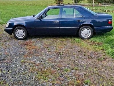 Usata Mercedes 200 75 CV (55 kW) 1995 Blu Berlina