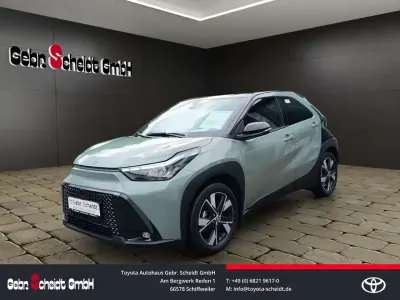 Neu Toyota Aygo X 116 PS (85 kW) 2026 Urban khaki (6x3)/ black mica SUV