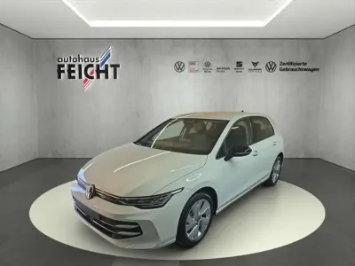 Neu VW Golf VIII 116 PS (85 kW) 2026 Pure white uni Limousine