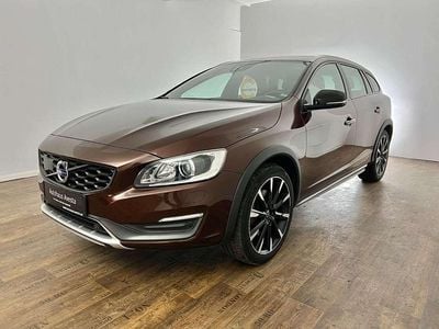 Braun Gebraucht 2015 Volvo V60 CC Kombi | 15.990 € (Fairer Preis)