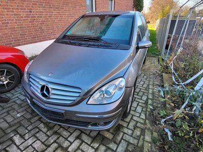 Grau Gebraucht 2008 Mercedes 200 Kleinwagen | 1.890 €