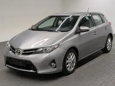 Gebraucht Toyota Auris Life+ 99 PS (72 kW) 2014 Mediumsilbermet. Limousine