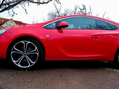 Usata Opel Astra GTC 179 CV (131 kW) 2011 Rosso Coupé