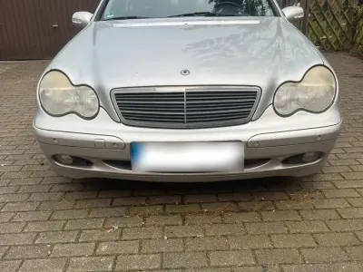 Gebraucht Mercedes C180 143 PS (105 kW) 2003 Silber Limousine