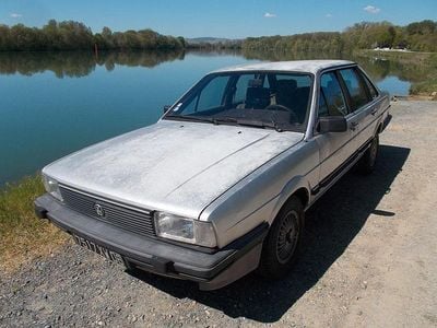 Second-hand VW Santana 116 CP (85 kW) 1982 Argintiu Berlinǎ
