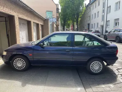 Brugt Ford Escort 75 HK (55 kW) 1996 Blå Sedan