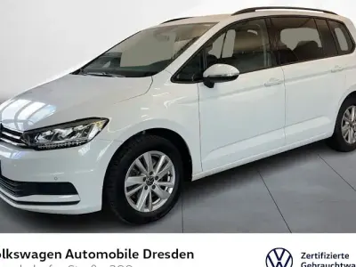 Gebraucht VW Touran Comfortline 150 PS (110 kW) 2022 Weiß Van / Kleinbus