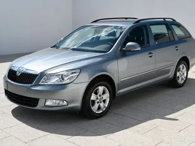 Gebraucht Skoda Octavia Ambition 140 PS (102 kW) 2012 Grau Limousine